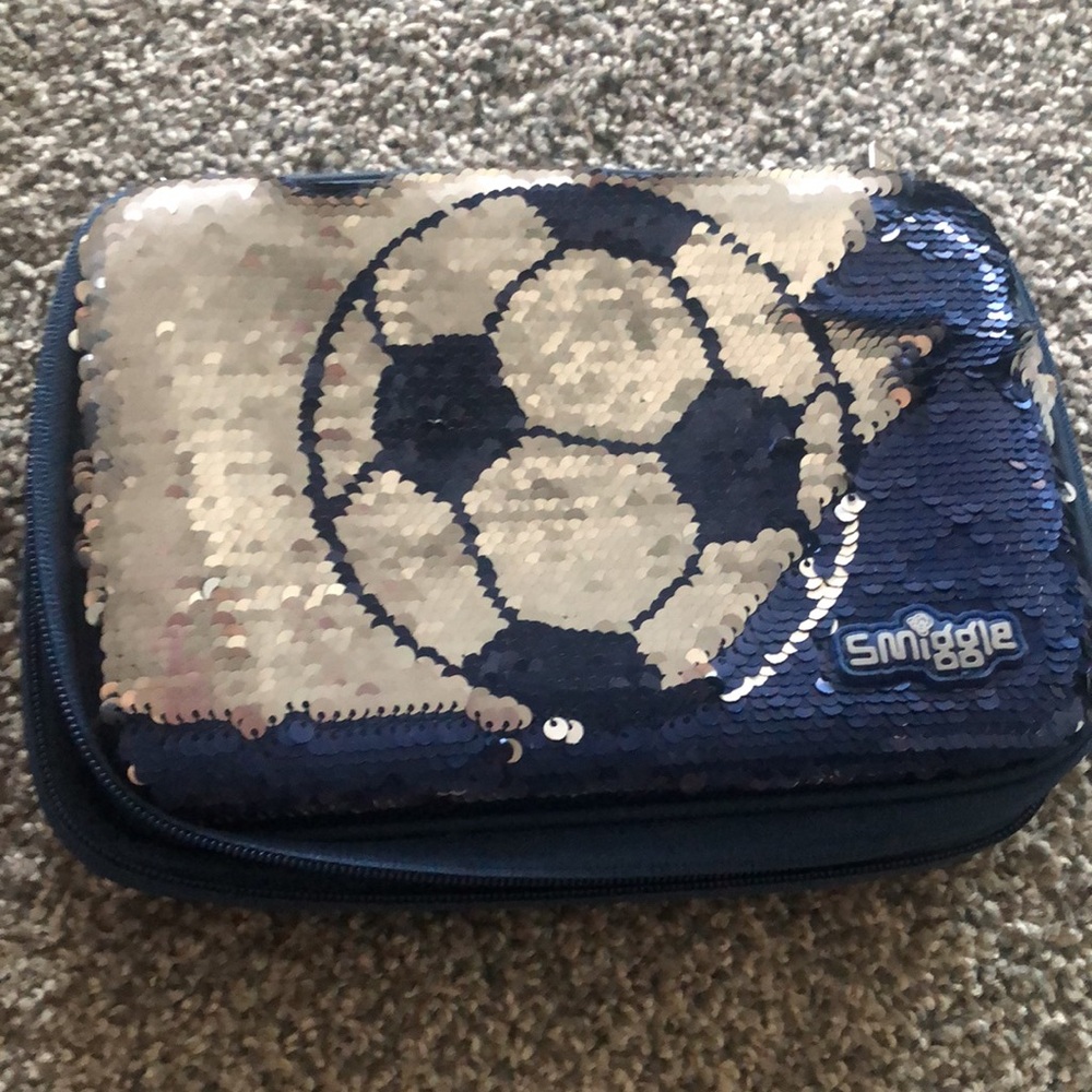 Smiggle case - Picture 5 of 7
